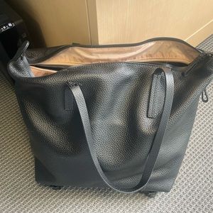 Caraa Studio Tote - black leather